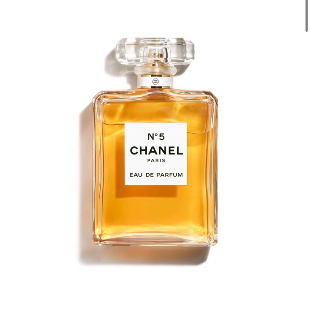 CHANEL {N 5 perfume}